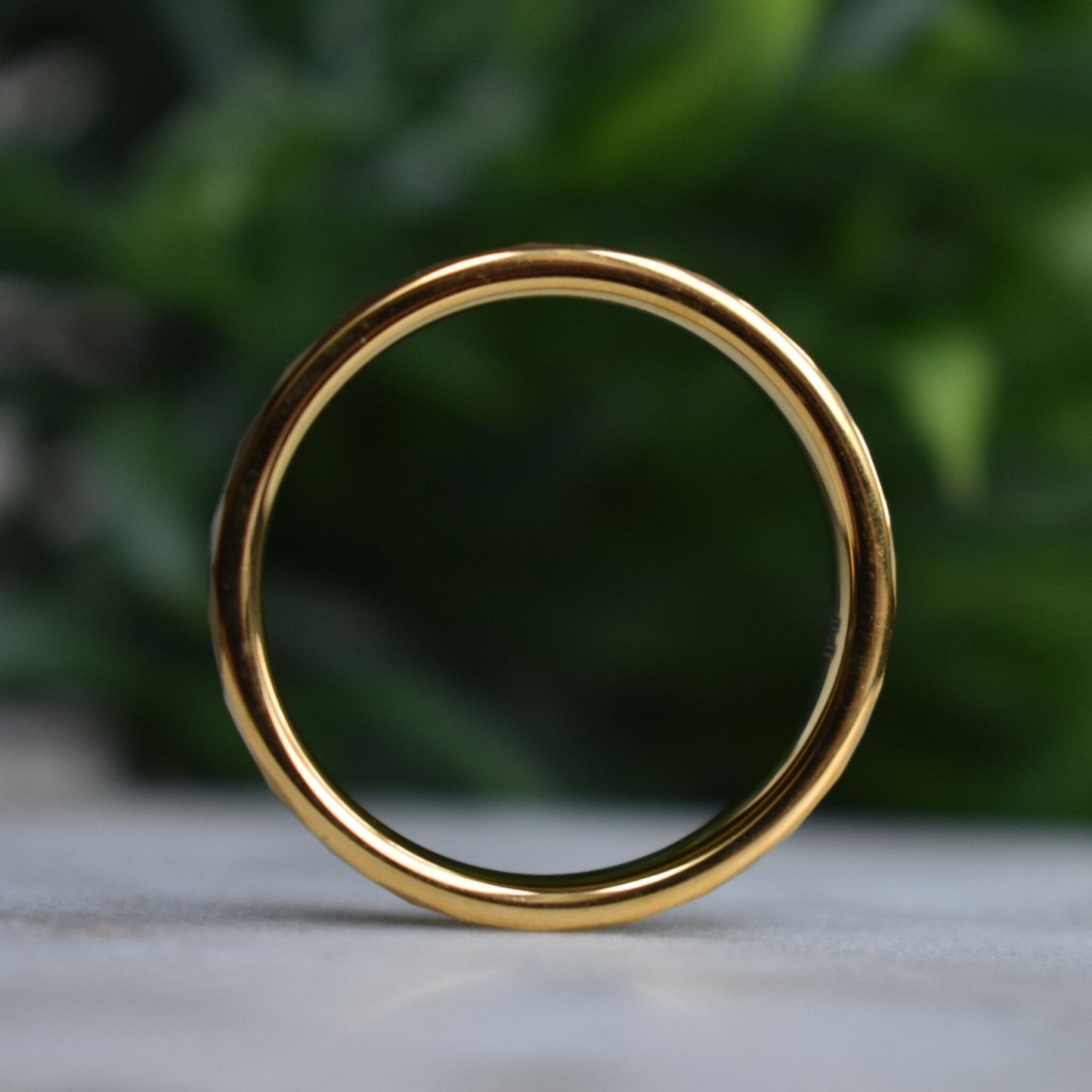 Tungsten 4mm Hammered Gold Ring with Malachite Inlay