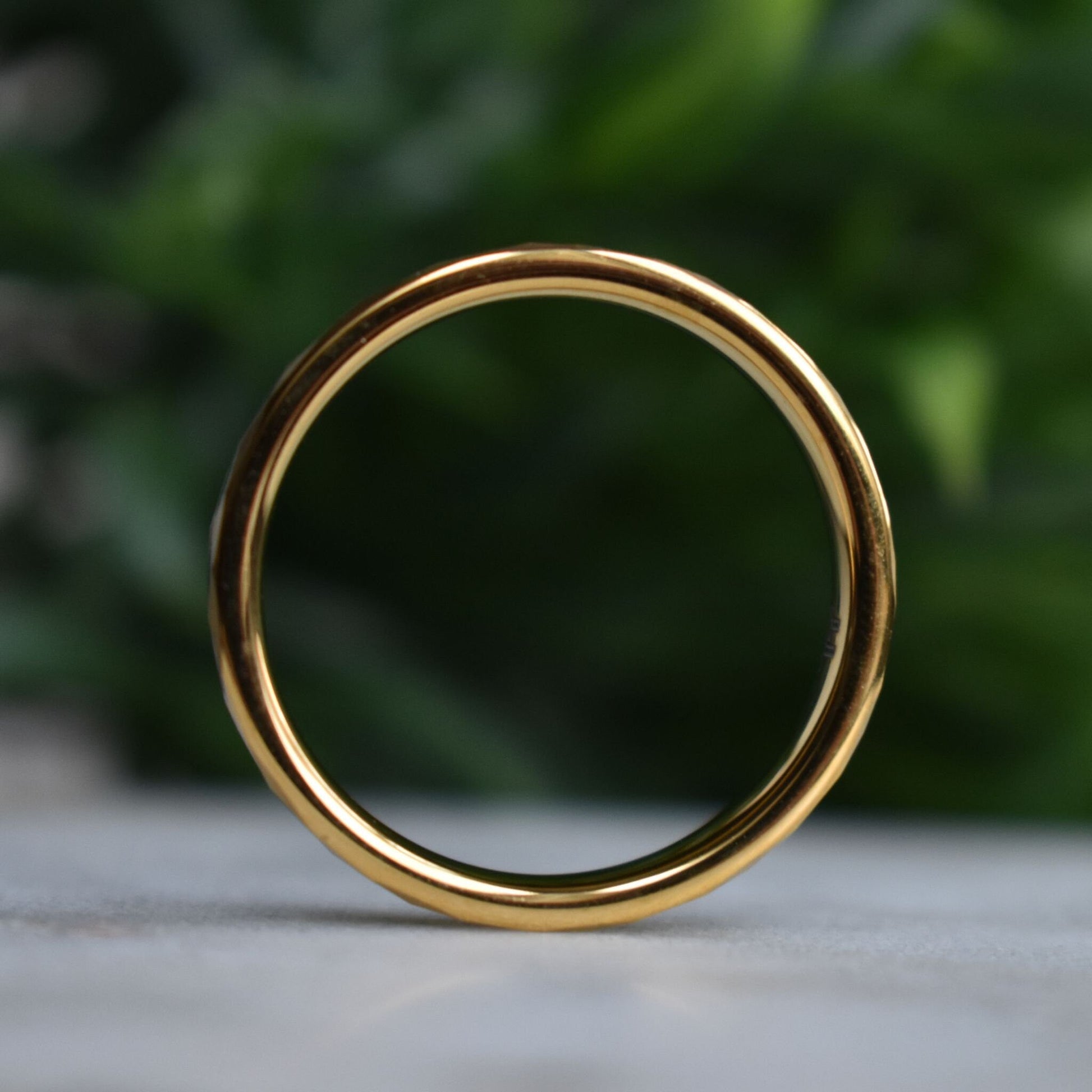 Tungsten 4mm Hammered Gold Ring with Malachite Inlay